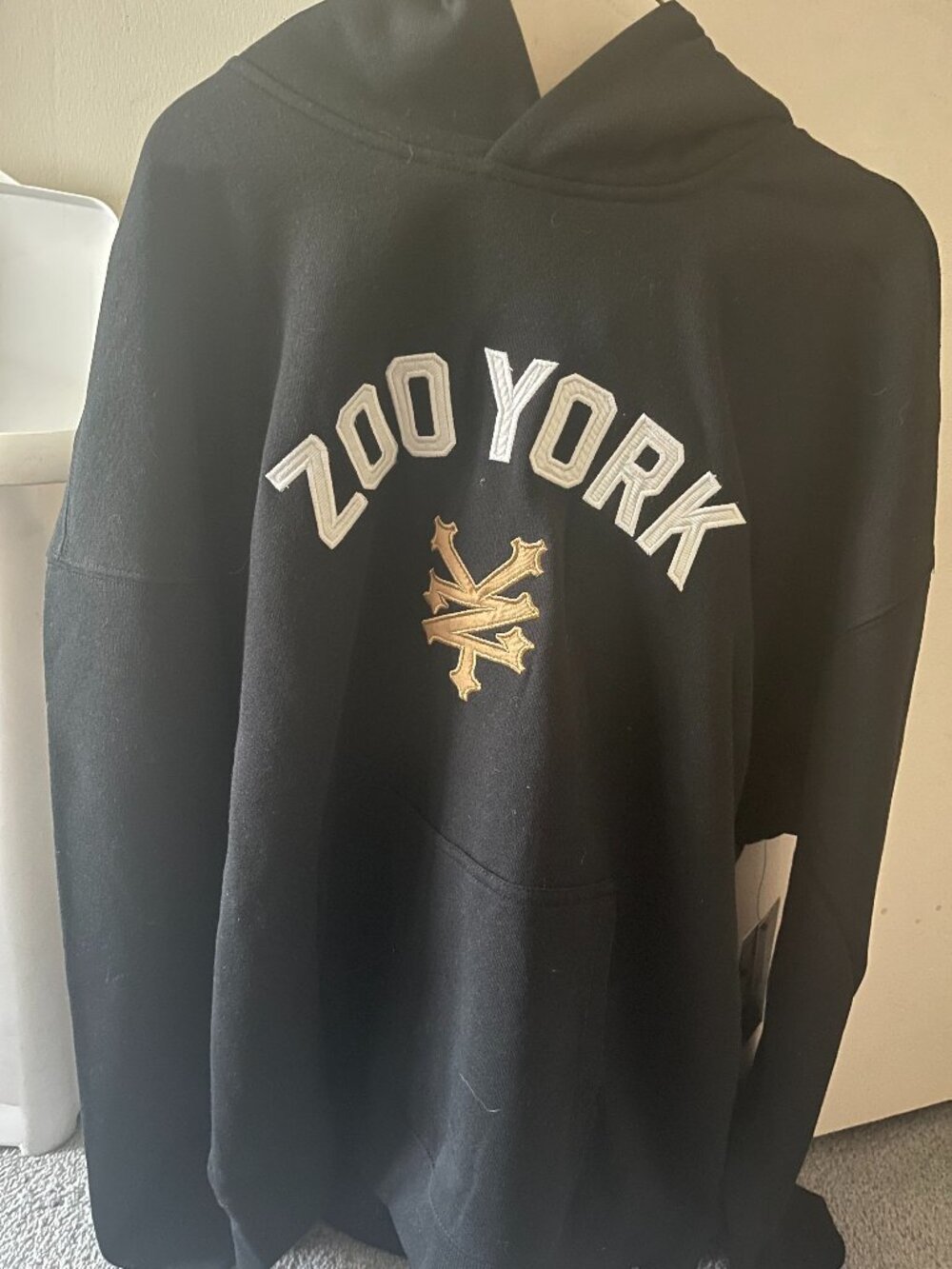 Men xlarge zoo york sweaters and Mens large size tshirt zoo york brand